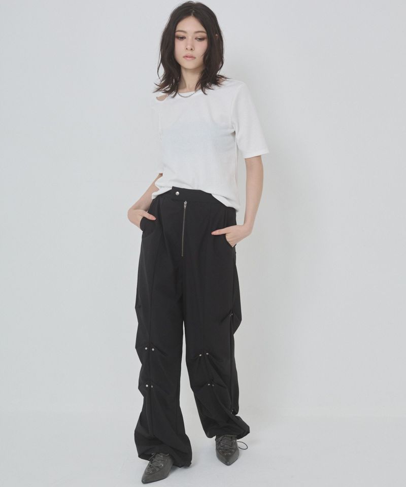 【NEWALRIN エンブレムナイロンワイドパンツ】 ナイロン トラックパンツ NEW ERA ブラック | パフォーマンス